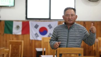 Lee Mun, dueño de un restaurante y habitante de Pesquería. | Jorge López