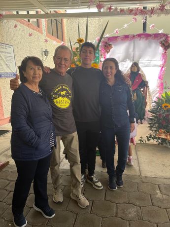 Familia con residencia en Chihuahua acude a Puebla para agradecer por milagro a la Virgen de Santa Anita / Abril Azul Hernández