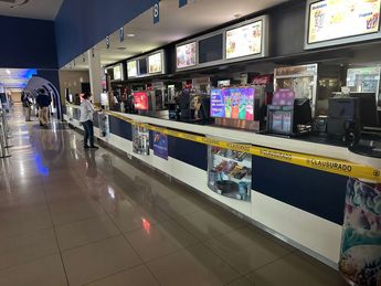 Clausuran dulceria de Cinepolis por presencia de cucarachas, moscas y palomas | Especial