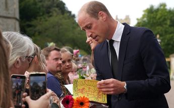 Príncipe William recorriendo las afueras del castillo de Windosr/ Reuters
