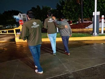Tras confirmar la ficha de búsqueda el hombre fue resguardado por autoridades. | Policía Metropolitana de Guadalajara