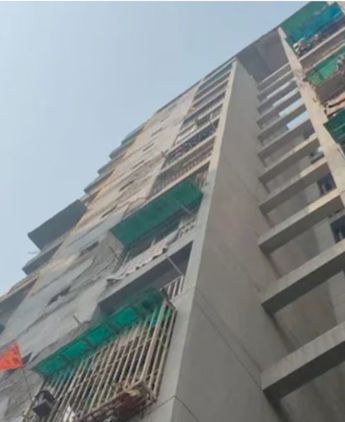 Edificio en el que vivían las tres hermanas y del que cayeron.