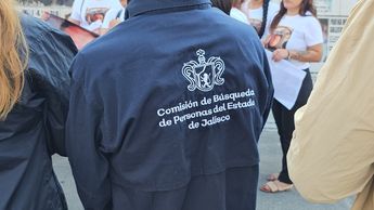 Elementos de la Comisión de Búsqueda de Personas del Estado de Jalisco en la Glorieta de las y los desaparecidos | Telediario