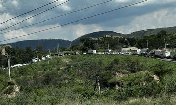 La carretera se detuvo pues debido a lo impcatante del accidente, autoridades tuvieron que esperar indicaciones| Redes