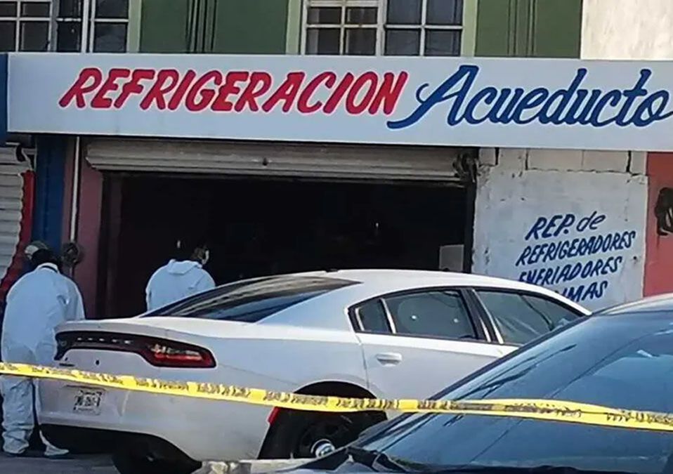 Asesinan a balazos a un hombre afuera de un negocio de refrigeración en Juárez, NL