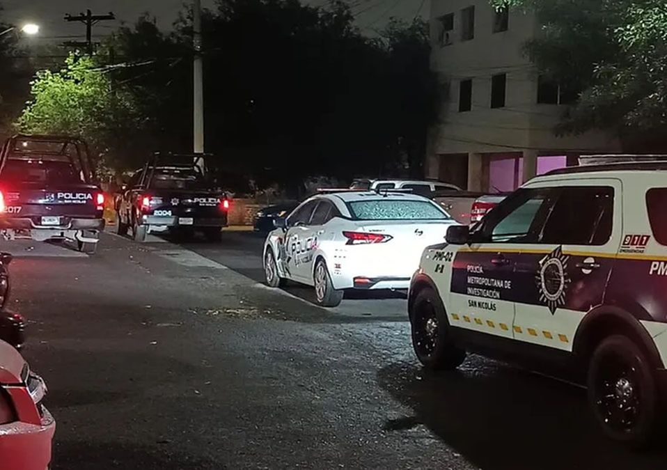Atacan a balazos a 3 hombres en un edificio de departamentos en San Nicolás