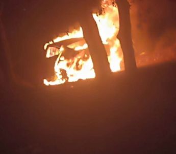 Los presuntos atacantes incendiaron un auto luego de matar a una pareja en San Sebastián de Aparicio / Jesús Zavala