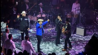 El Fantasma interpretó clásicos como “Árboles de la Barranca y “Eslabón por Eslabón”. | Ángel Martínez