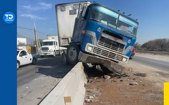 Colapso vehicular en la carretera Monclova por accidente de tráiler | Víctor González Garza