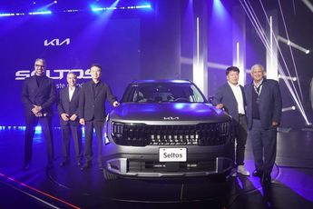 Jaime Camil condujo el evento y directivos de Kia México participaron en la presentación. (Juan Carlos Fernández)