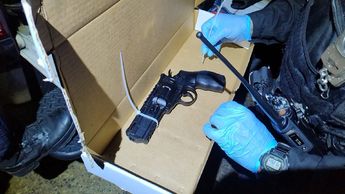 Pistola que fue asegurada en la Clínica 51 del IMSS / Especial