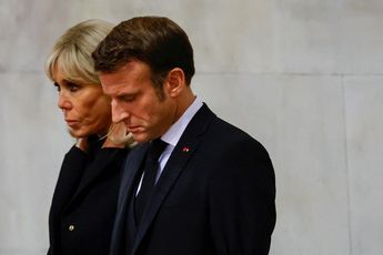 Emmanuel Macron y su esposa Brigitte. | AFP