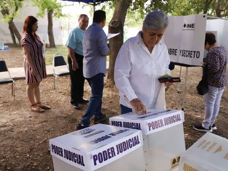 Los habitantes de Nuevo León salieron a votar desde temprana hora. | Luis Guerra