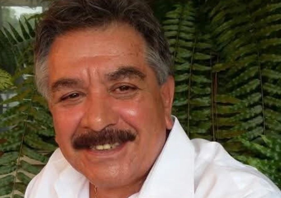 El hecho ocurrió cuando el ex secretario salía de una tienda departamental.| Especial
