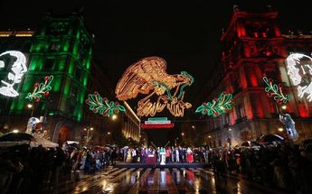 Alumbrado en el Zócalo de la Ciudad de México / Especial