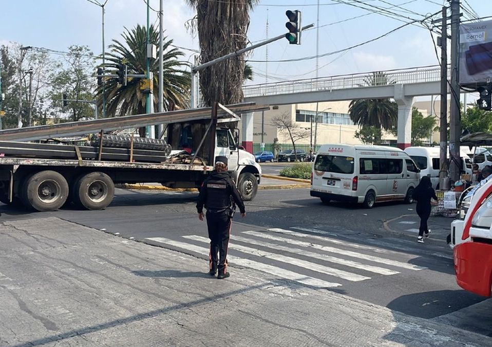 El Hoy No Circula aplica también para los autos foráneos / X @TransitoNeza