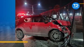 Conductor evita arrollar a perro y choca en San Nicolás, Nuevo León