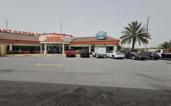El robo de los 14 mil dólares ocurrió en un paradero de comida sobre la autopista Monterrey-Nuevo Laredo. | Fabricio Gallegos