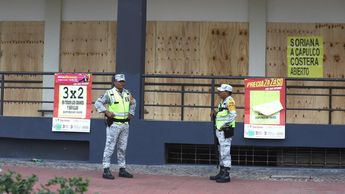 Hasta el momento, fueron evacuadas 115 personas en el puerto de Acapulco / Jorge Carballo
