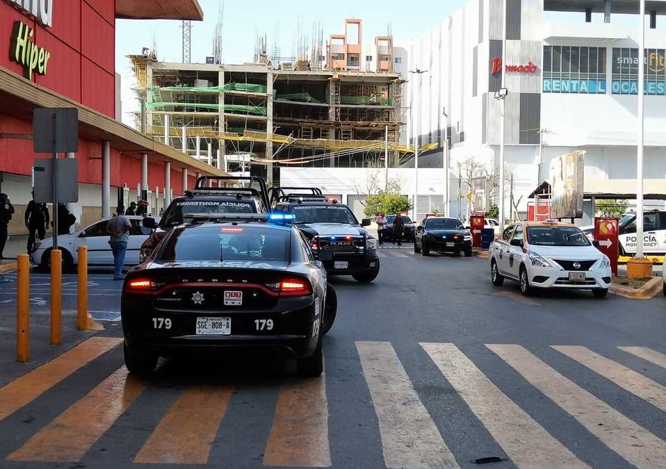 Detienen a hombre por robar artículos de belleza de un supermercado en Monterrey. / Alexandra Amao