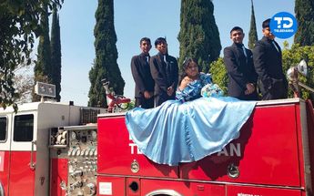 Michelle y sus chambelanes | Cortesía