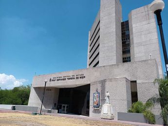 Hombre muere electrocutado en la Biblioteca Central en Monterrey / Miranda Arias