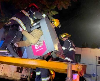 Bomberos de Guadalajara usaron equipo hidráulico para rescatar al hombre | Usi Toledo