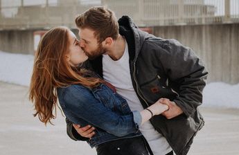 Este jueves se celebra el Día Internacional del Beso Robado.