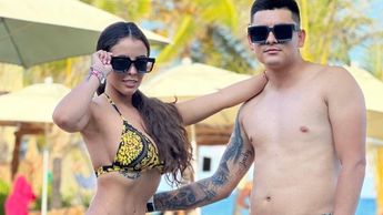 Jacky y La Flaca posando en un hotel de playa | Especial