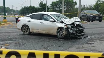 Accidente sobre la avenida Israel Cavazos, en el municipio de Guadalupe. | Israel Santacruz