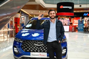 Fernando Thomae recibe camioneta tras ganar reto en Monterrey | Cortesía Fashion Drive