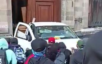 Padres de normalistas dan portazo en Palacio Nacional | Especial