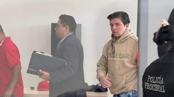 Fofo Márquez enfrentando la ley tras bloquear el puente / Especial