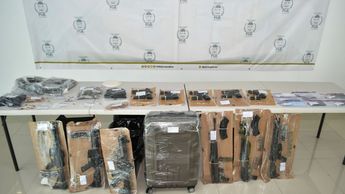 Le aseguraron 11 armas de fuego, droga y teléfonos celulares; está vinculado a homicidios, desapariciones y extorsiones en la región. | Foto: Cortesía