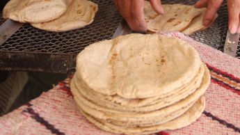 El precio promedio de un kilo de tortilla es de 22 pesos en México / Cuartoscuto