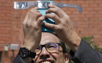 Estudiantes de la Ibero disfrutan eclipse