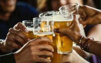 Alertan por aumento de casos de intoxicación por consumo de alcohol en NL | Especial