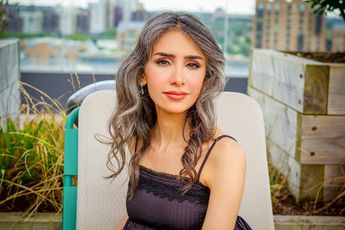 ¿Qué es la melanina? Es un pigmento que aporta el color del pelo, pero también a la piel.