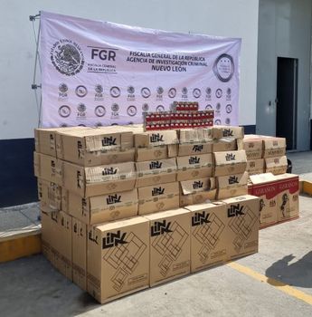 La Fiscalía General de la República aseguró miles de cigarros ilegales en Nuevo León. | Cortesía