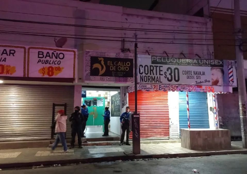 Balean a un hombre dentro de bar en el Centro de Monterrey