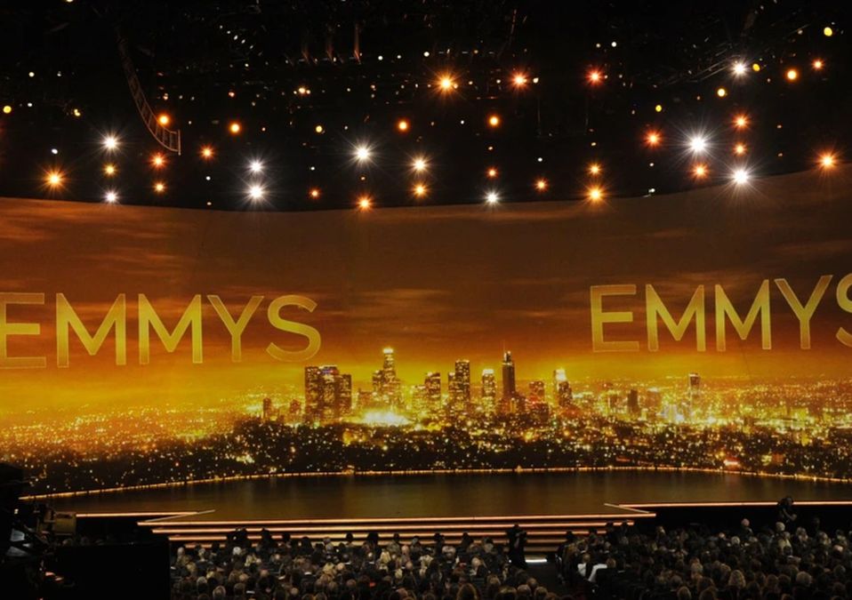 Los Premios Emmy 2023 serán pospuestos por huelga de actores y escritores de Hollywood.