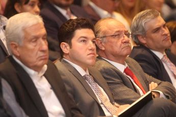 El gobernador Samuel García junto a miembros de su gabinete durante la presentación de Como Vamos Nuevo León. | Leonel Rocha