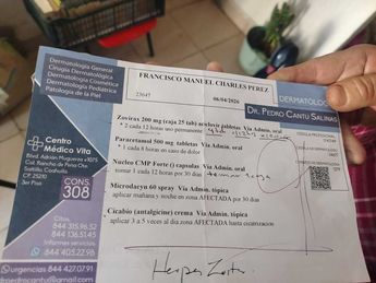 Receta médica evidencia los medicamentos necesarios para el tratamiento de un paciente con diabetes y diálisis. | Maru Alvarado