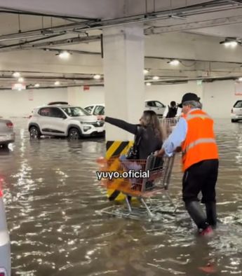 Los usuarios guían a los "viene viene" para llegar a sus vehículos en estacionamientos inundados / Captura TikTok: yuyo.oficial