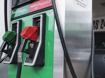 qué pasa si mexclas gasolina verde y roja.