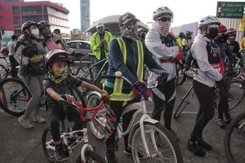 Niños y adultos ciclistas se unieron a la rodada a favor de la ciclopista / Melanie Torres