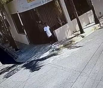 Supuesto ladrón deambulando por calles de la colonia Estadio. | Cortesía