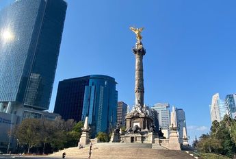 El Ángel del Independencia mide cerca de 45 metros de altura /César García