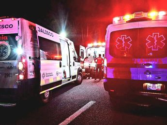 Unidades de emergencia de Jalisco atendiendo a los lesionados | Especial