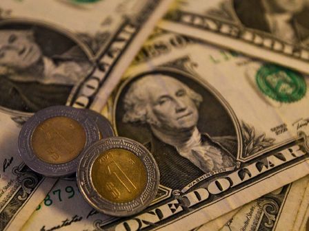 El valor del peso frente al dólar diariamente varía | Cuartoscuro
